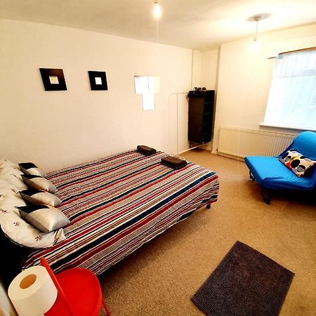 Rayleigh Town Centre 2 Bedroom Apartment Buitenkant foto
