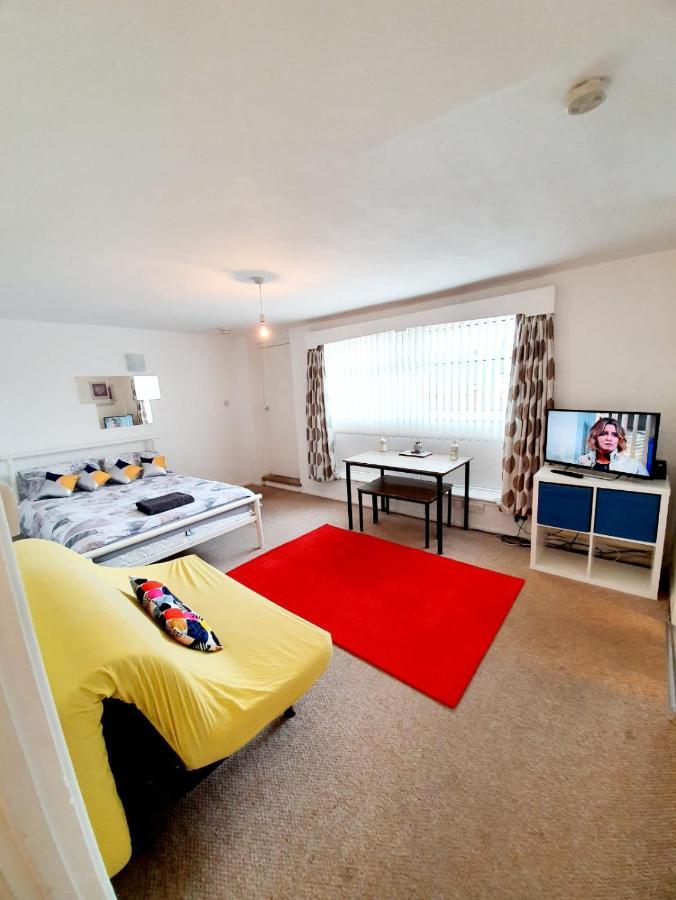 Rayleigh Town Centre 2 Bedroom Apartment Buitenkant foto